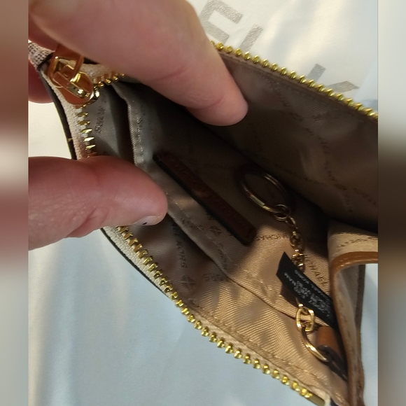 New With Tags Michael Kors crossbody and like new matching wallet & dustbag - Picture 5 of 9